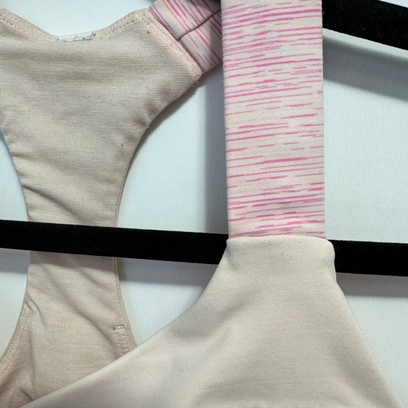 Lululemon Run: Hook Me Up Bra Pink - Picture 7 of 10